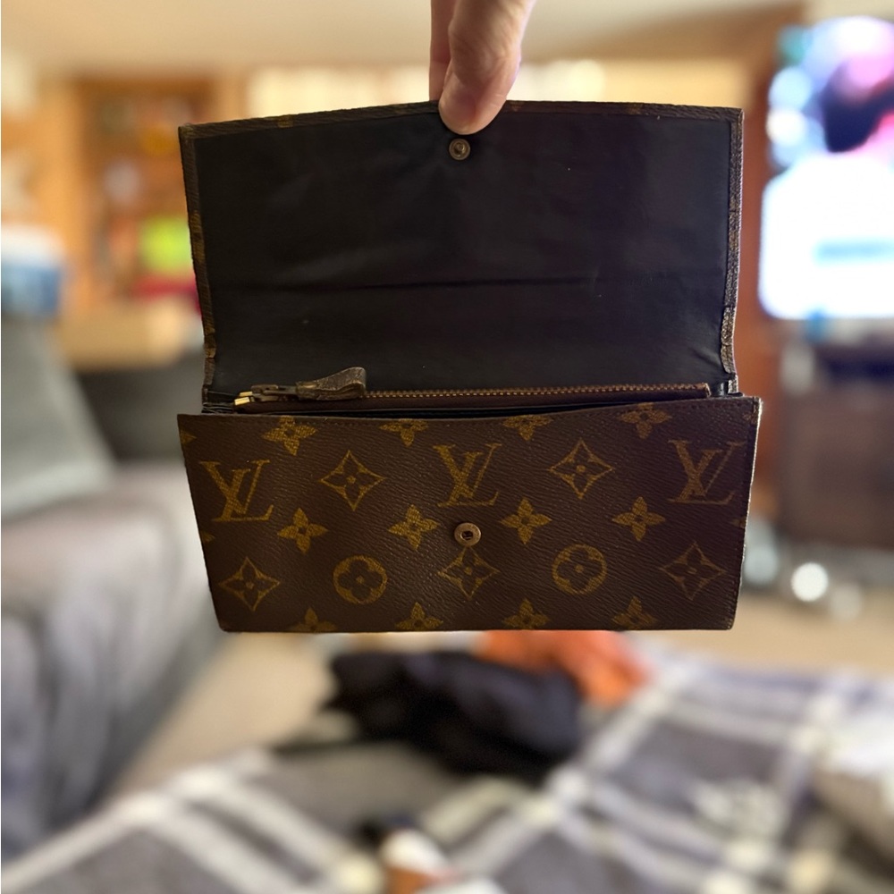 SOLD!! Vintage Louis Vuitton Monogram Sarah Long Wallet - Classic Envelope Style - Picture 4 of 8